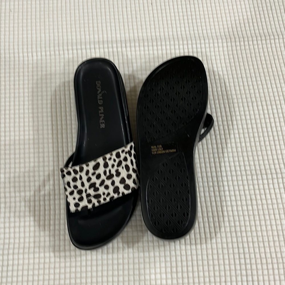 71/2. Donald Pliner brand new. Spotted slip into sandal